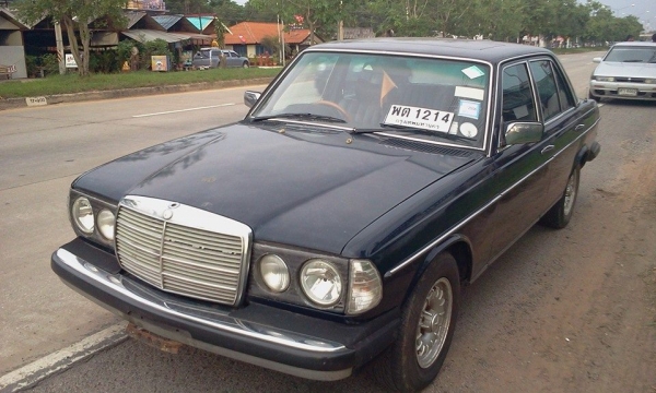 ขายBenz W123 สเปกพิเศษ มีซันรูฟ เครื่อง2 เจ ติดแก็สเเล้ว  ขับส่งได้ทั่วไทยคับ