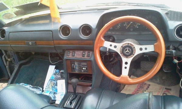 ขายBenz W123 สเปกพิเศษ มีซันรูฟ เครื่อง2 เจ ติดแก็สเเล้ว  ขับส่งได้ทั่วไทยคับ