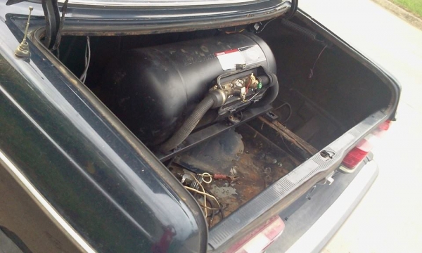 ขายBenz W123 สเปกพิเศษ มีซันรูฟ เครื่อง2 เจ ติดแก็สเเล้ว  ขับส่งได้ทั่วไทยคับ