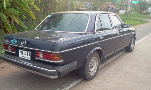 ขายBenz W123 สเปกพิเศษ มีซันรูฟ เครื่อง2 เจ ติดแก็สเเล้ว  ขับส่งได้ทั่วไทยคับ