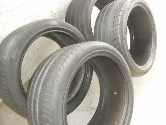 ยาง 295/35R21 สวยๆ 4 เส้น ราคา 3000 บาท