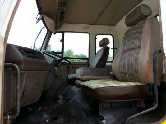 ขายรถบรรทุกน้ำมัน MITSUBISHI FN516M 1 เพลา เครื่อง 195 แรง ขนาดบรรจุ 16,000 ทะเบียนพร้อม