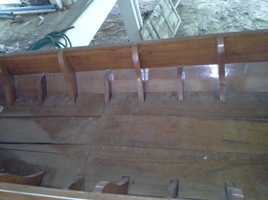 ขาย เรือไม้ 10 ศอก  2  ลำ เครื่องhonda 13 แรง