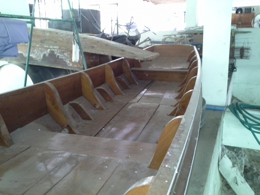 ขาย เรือไม้ 10 ศอก  2  ลำ เครื่องhonda 13 แรง