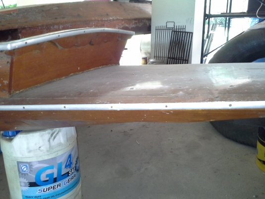 ขาย เรือไม้ 10 ศอก  2  ลำ เครื่องhonda 13 แรง