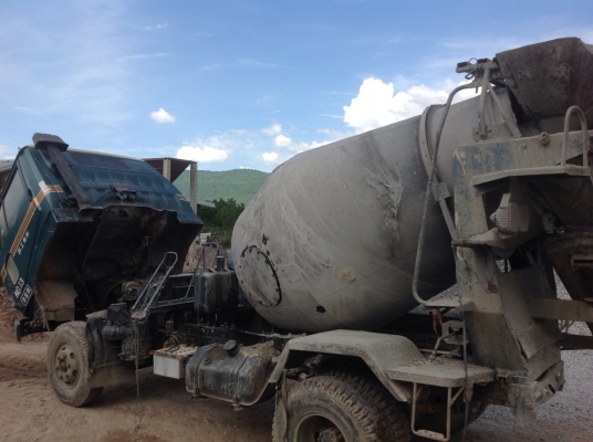 โม่ปูน HINO   2.5 Q