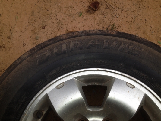 ขายล้อแม็กใส่กระบะ 6 รู ขอบ 15 พร้อมยาง Bridgestone 215/70/15 ขายล้อแม็กใส่กระบะ 6 รู ขอบ 15 พร้อมยาง Bridgestone 215/70/15