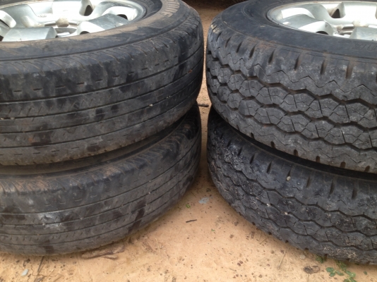 ขายล้อแม็กใส่กระบะ 6 รู ขอบ 15 พร้อมยาง Bridgestone 215/70/15 ขายล้อแม็กใส่กระบะ 6 รู ขอบ 15 พร้อมยาง Bridgestone 215/70/15