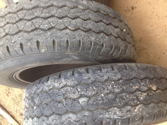 ขายล้อแม็กใส่กระบะ 6 รู ขอบ 15 พร้อมยาง Bridgestone 215/70/15 ขายล้อแม็กใส่กระบะ 6 รู ขอบ 15 พร้อมยาง Bridgestone 215/70/15