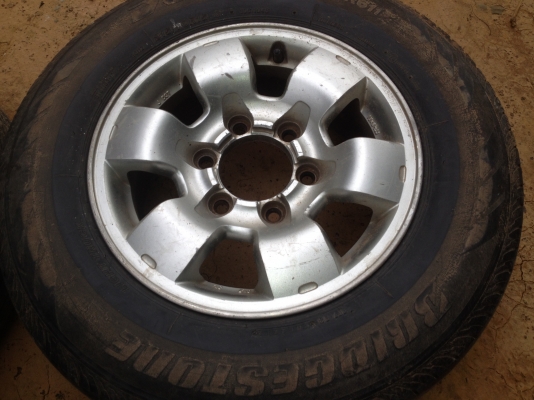 ขายล้อแม็กใส่กระบะ 6 รู ขอบ 15 พร้อมยาง Bridgestone 215/70/15