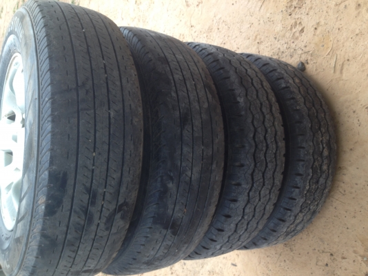 ขายล้อแม็กใส่กระบะ 6 รู ขอบ 15 พร้อมยาง Bridgestone 215/70/15