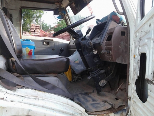 ขาย รถบรรทุก HINO 6 ล้อ ปี33 ยาว 5.5 เมตร ขาย รถบรรทุก HINO 6 ล้อ ปี33 ยาว 5.5 เมตร