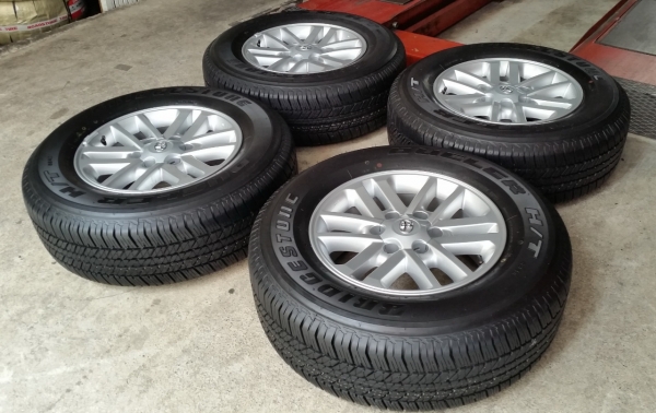 ขายถูก ล้อแม็กซ์17" โตโยต้า ฟอร์จูนเน่อร์ พร้อม ยางบริดสโตน 265/65R17 ล้อใหม่กริ๊บ สภาพดีมาก ขาย 32,000 บาท สนใจติดต่อ 089-6669061,081-4501116