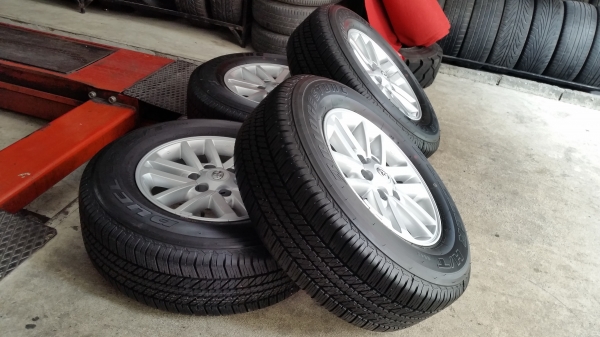 ขายถูก ล้อแม็กซ์17" โตโยต้า ฟอร์จูนเน่อร์ พร้อม ยางบริดสโตน 265/65R17 ล้อใหม่กริ๊บ สภาพดีมาก ขาย 32,000 บาท สนใจติดต่อ 089-6669061,081-4501116