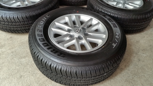 ขายถูก ล้อแม็กซ์17" โตโยต้า ฟอร์จูนเน่อร์ พร้อม ยางบริดสโตน 265/65R17 ล้อใหม่กริ๊บ สภาพดีมาก ขาย 32,000 บาท สนใจติดต่อ 089-6669061,081-4501116