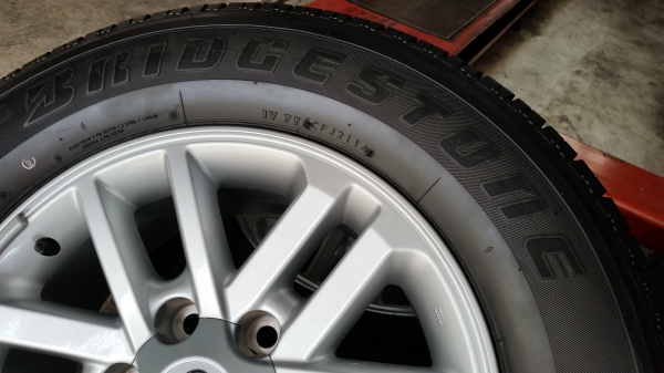 ขายถูก ล้อแม็กซ์17" โตโยต้า ฟอร์จูนเน่อร์ พร้อม ยางบริดสโตน 265/65R17 ล้อใหม่กริ๊บ สภาพดีมาก ขาย 32,000 บาท สนใจติดต่อ 089-6669061,081-4501116
