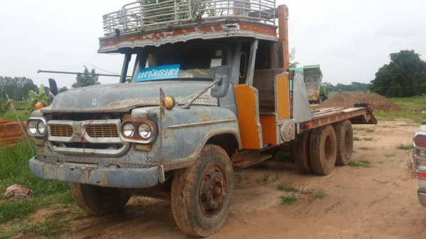 สิบล้อหัวยาว 2 เพลา เครื่อง EH700 พร้อมรถแม็คโค  cat E120 รถสวย 0811838154