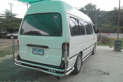 รถตู้หัวจรวด