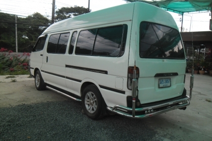 รถตู้หัวจรวด