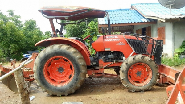 รถบ้านสีเดิมพร้อมใช้งาน คูโบต้า M6040 จัดไปกับอุปกรณ์ต่อพ่วง 5 ชิ้น ได้ไปคุ้มเลย