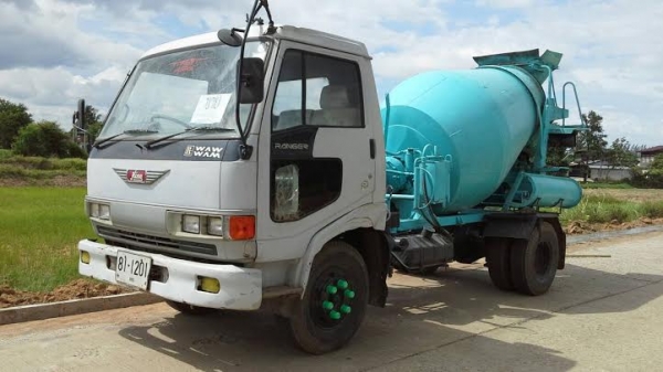 รถหกล้อ โม่ปูน 2.5 คิว เก็บสีใหม่ เล่มทะเบียนพร้อมโอน