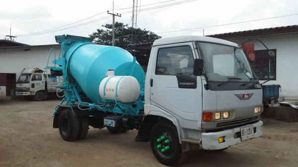 รถหกล้อ โม่ปูน 2.5 คิว เก็บสีใหม่ เล่มทะเบียนพร้อมโอน