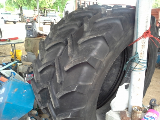 ขายยาง 13.6R 38  ติดต่อโดยตรง โทร.081-2805754