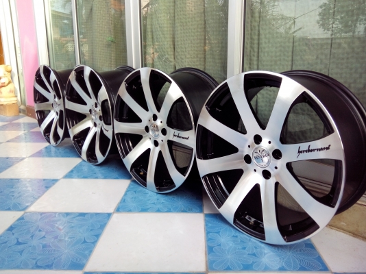 venerdi by cosmic 17/4/100หน้า7.5 et38 หลัง8"et42แม็คใหม่ ยังไม่ได้ั รัดยาง