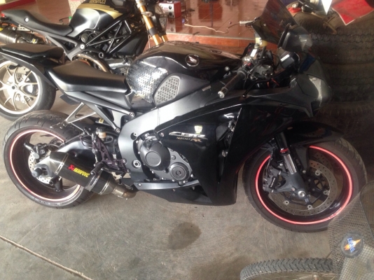 ขาย cbr1000rr 2008 ปลดล็อค ท่อแต่ง ท้ายแต่ง ถูกๆๆ แฟริ่ง2ชุด