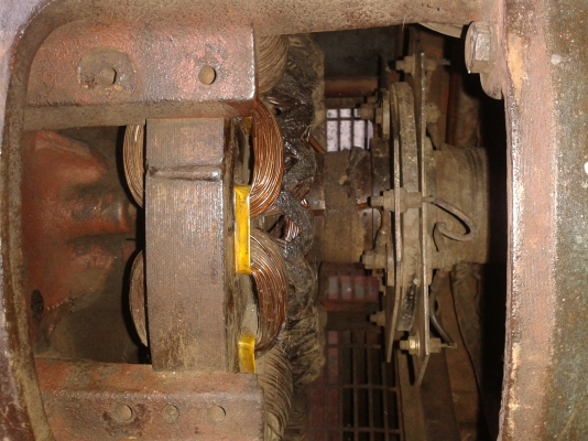 ขายไดร์ปั่นไฟ 25Kw30Kvaบัสเลสของอังกฤษ ระบบ AVR