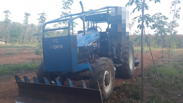 FORD TS90  มีเล่มทะเบียน  คุณสมภพ กาญจนบุรี  มัดจำแล้วคะ