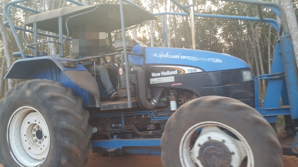 FORD TS90  มีเล่มทะเบียน  คุณสมภพ กาญจนบุรี  มัดจำแล้วคะ