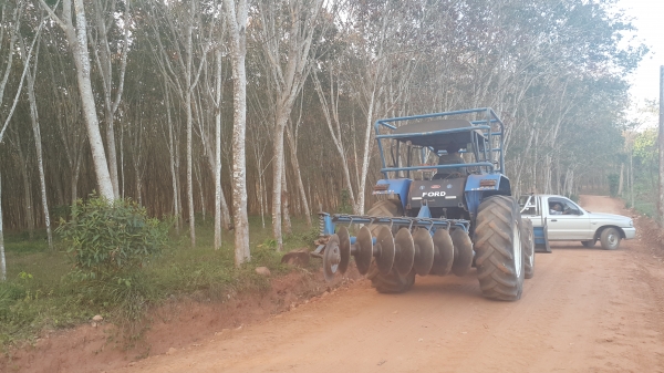 FORD TS90  มีเล่มทะเบียน  คุณสมภพ กาญจนบุรี  มัดจำแล้วคะ