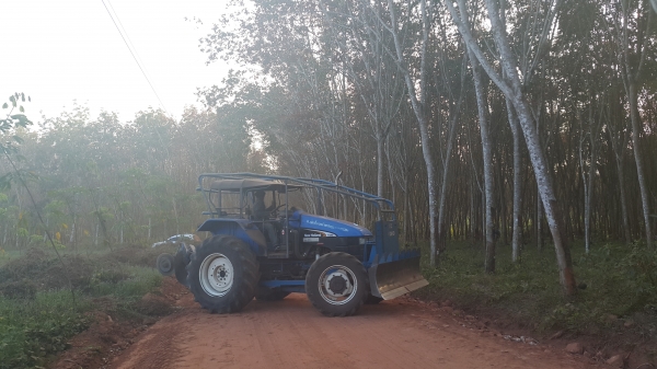 FORD TS90  มีเล่มทะเบียน  คุณสมภพ กาญจนบุรี  มัดจำแล้วคะ