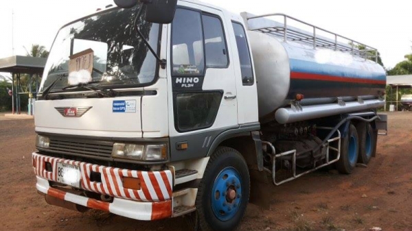 ***ขายแล้วครับขอบคุณ Truck2hand ขายรถบรรทุกน้ำมัน16,000 ล.10ล้อเพลาเดียว HINO FL3HNKA HO7D 195HP เครื่องเดิมเกียร์เดิม เครื่องดีแน่นดี แรงดี มีเยิ้มนิดๆ เกียร์ดีไม่หลุดไม่หอน ช่วงล่างเพลาเดียวเดิม คัสซีสวยเดิม ไม่ปะไม่ดาม มีบวมซับในตรงคอนิดๆ ไม่ผุ หัวเก๋ง ***ขายแล้วครับขอบคุณ Truck2hand ขายรถบรรทุกน้ำมัน16,000 ล.10ล้อเพลาเดียว HINO FL3HNKA HO7D 195HP เครื่องเดิมเกียร์เดิม เครื่องดีแน่นดี แรงดี มีเยิ้มนิดๆ เกียร์ดีไม่หลุดไม่หอน ช่วงล่างเพลาเดียวเดิม คัสซีสวยเดิม ไม่ปะไม่ดาม มีบวมซับในตรงคอนิดๆ ไม่ผุ หัวเก๋ง