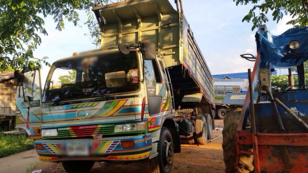 ขายรถบรรทุกสิบล้อดัมพ์ HINO 3H เครื่องเดิม 195 แรง เกียร์เดิม ปี 34 กระบะดัมพ์มิเนียม ยาง 80\% ทะเบียนพร้อม