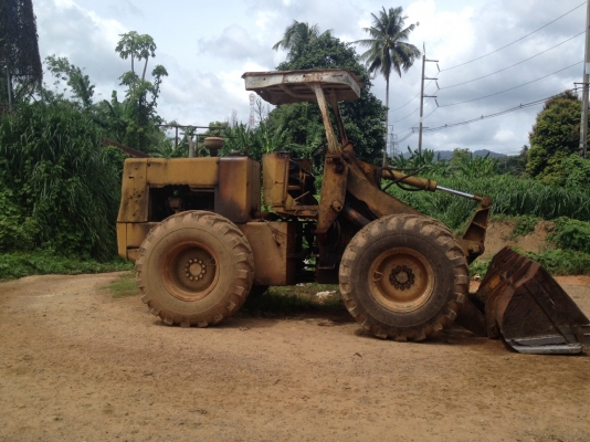 ขายรถตักล้อยาง 510 กรองเดียว..เครื่องดี ปั้มดี..บู๊ชสลักมีหลวมบ้าง ขายรถตักล้อยาง 510 กรองเดียว..เครื่องดี ปั้มดี..บู๊ชสลักมีหลวมบ้าง