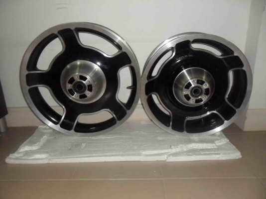 ขายชุดล้อฮาร์เลย์ถูกๆถึงสิ้นเดือน