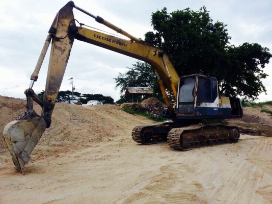 ขายด่วน KOMATSU PC200-5 เครื่องดี ปั้มแรง รถใช้งานทุกวันค่ะ