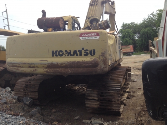 ขาย KOMATSU PC200-6 2คัน ตามสภาพ ใช้งงานได้ 1คัน