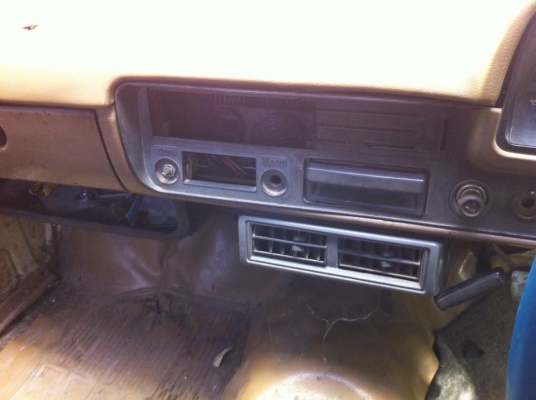 ขายรถกระบะToyota Hilux ม้าดำ หายากแล้วครับ สภาพดี เครื่องเดิมๆเบนชินติดแก๊ส LPG ประหยัด พร้อมเล่มทะเบียนและเอกสารการโอน ไม่มีสนิม ข้างในห้องโดยสารสะอาด เอาไว้สะสมหรือใช้งาน ราคาขาย 39,000.- สนใจติดต่อ Gun Chiangmai 093-9319456 ขายรถกระบะToyota Hilux ม้าดำ หายากแล้วครับ สภาพดี เครื่องเดิมๆเบนชินติดแก๊ส LPG ประหยัด พร้อมเล่มทะเบียนและเอกสารการโอน ไม่มีสนิม ข้างในห้องโดยสารสะอาด เอาไว้สะสมหรือใช้งาน ราคาขาย 39,000.- สนใจติดต่อ Gun Chiangmai 093-9319456