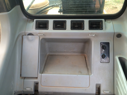 แสงฟ้าเต้นรถ///ขายแบคโฮ KOMATSU PC200-7 พร้อมเล่มทะเบียน ราคาต่อรองได้ครับ