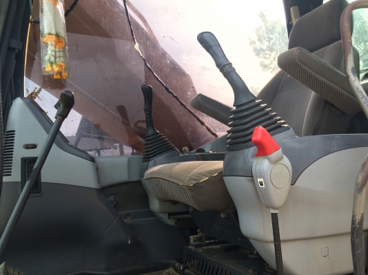 แสงฟ้าเต้นรถ///ขายแบคโฮ KOMATSU PC200-7 พร้อมเล่มทะเบียน ราคาต่อรองได้ครับ