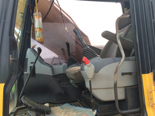 แสงฟ้าเต้นรถ///ขายแบคโฮ KOMATSU PC200-7 พร้อมเล่มทะเบียน ราคาต่อรองได้ครับ