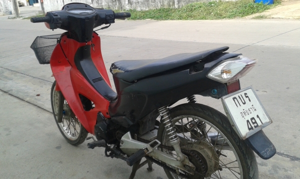 ขายเวฟ 125 ครับ เครื่องติดขี่ได้ ไม่มีทะเบียนออกใบซื้อขายได้ครับ