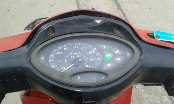 ขายเวฟ 125 ครับ เครื่องติดขี่ได้ ไม่มีทะเบียนออกใบซื้อขายได้ครับ