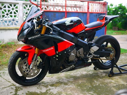 ขาย Cbr400 พร้อมทะเบียนแท้ งานเกรดเอ แยกชิ้นส่วนออกทุกชิ้นเก็บงานใหม่หมด แฟริ่ง Cbr1000 08 โช๊คหัวกลับ ท่อสูตรเสียงลั่นๆ