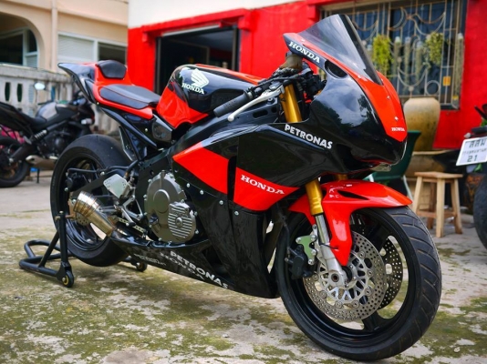 ขาย Cbr400 พร้อมทะเบียนแท้ งานเกรดเอ แยกชิ้นส่วนออกทุกชิ้นเก็บงานใหม่หมด แฟริ่ง Cbr1000 08 โช๊คหัวกลับ ท่อสูตรเสียงลั่นๆ