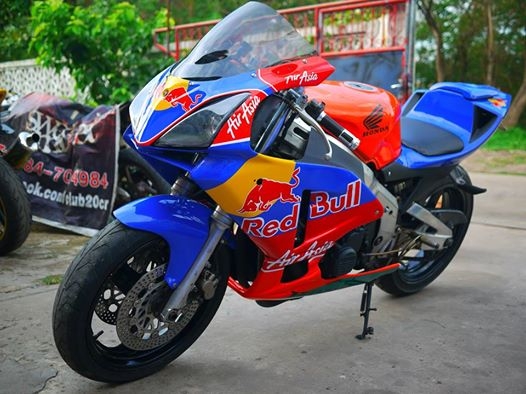 ขาย Cbr 400 แฟริ่ง Rc211 พร้อมทะเบียนแท้ สีใหม่ ราคา 82000