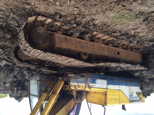 ขายด่วน แบคโฮ KOBELCO  200 รุ่น 3 พร้อมใชัในราคา 550,000